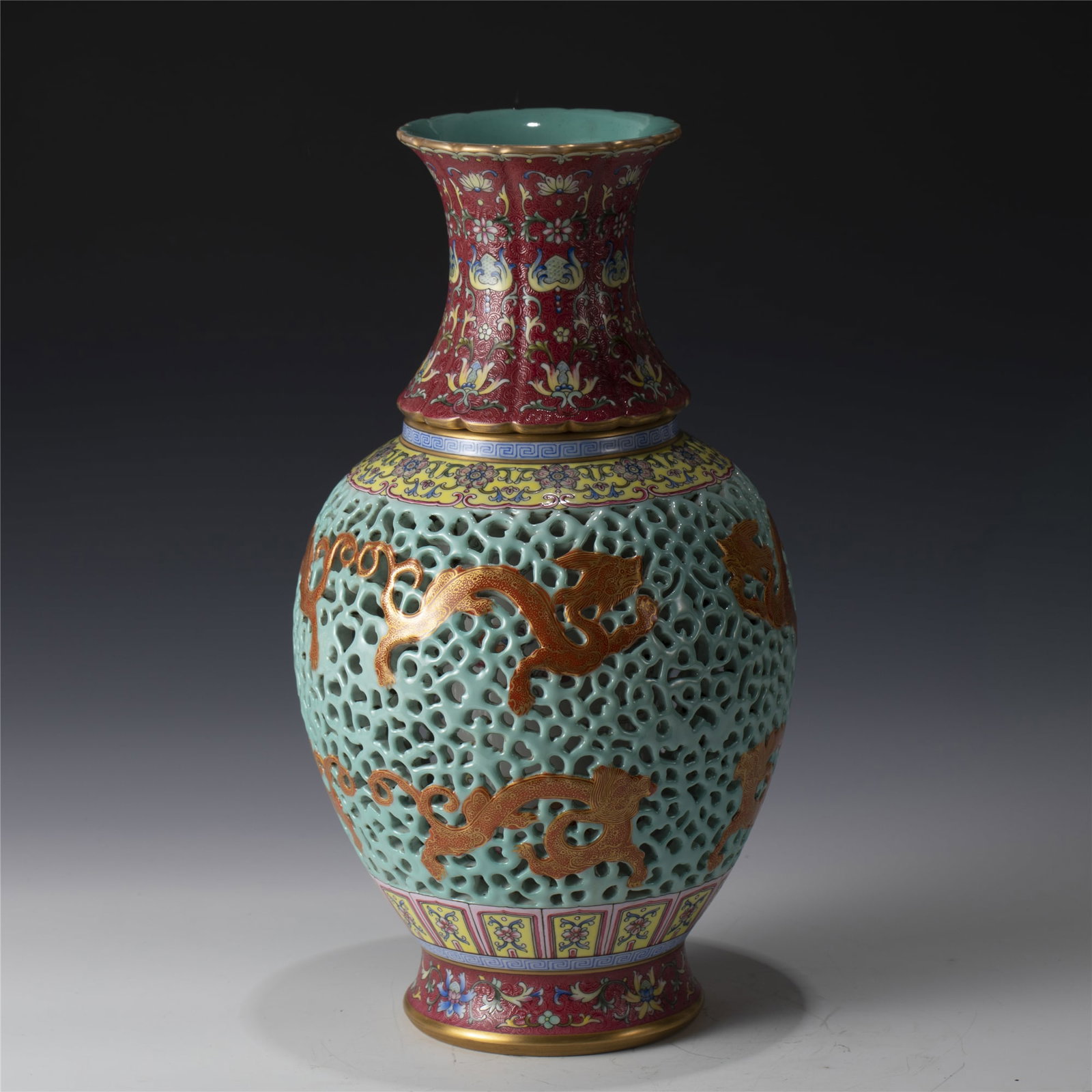 QING QIANLONG FAMILLE ROSE HEART-TURNING VASE (1 of 11)