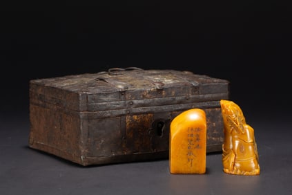 SET OF 2 TIANHUANG STONE CHOP SEALS IN BOX