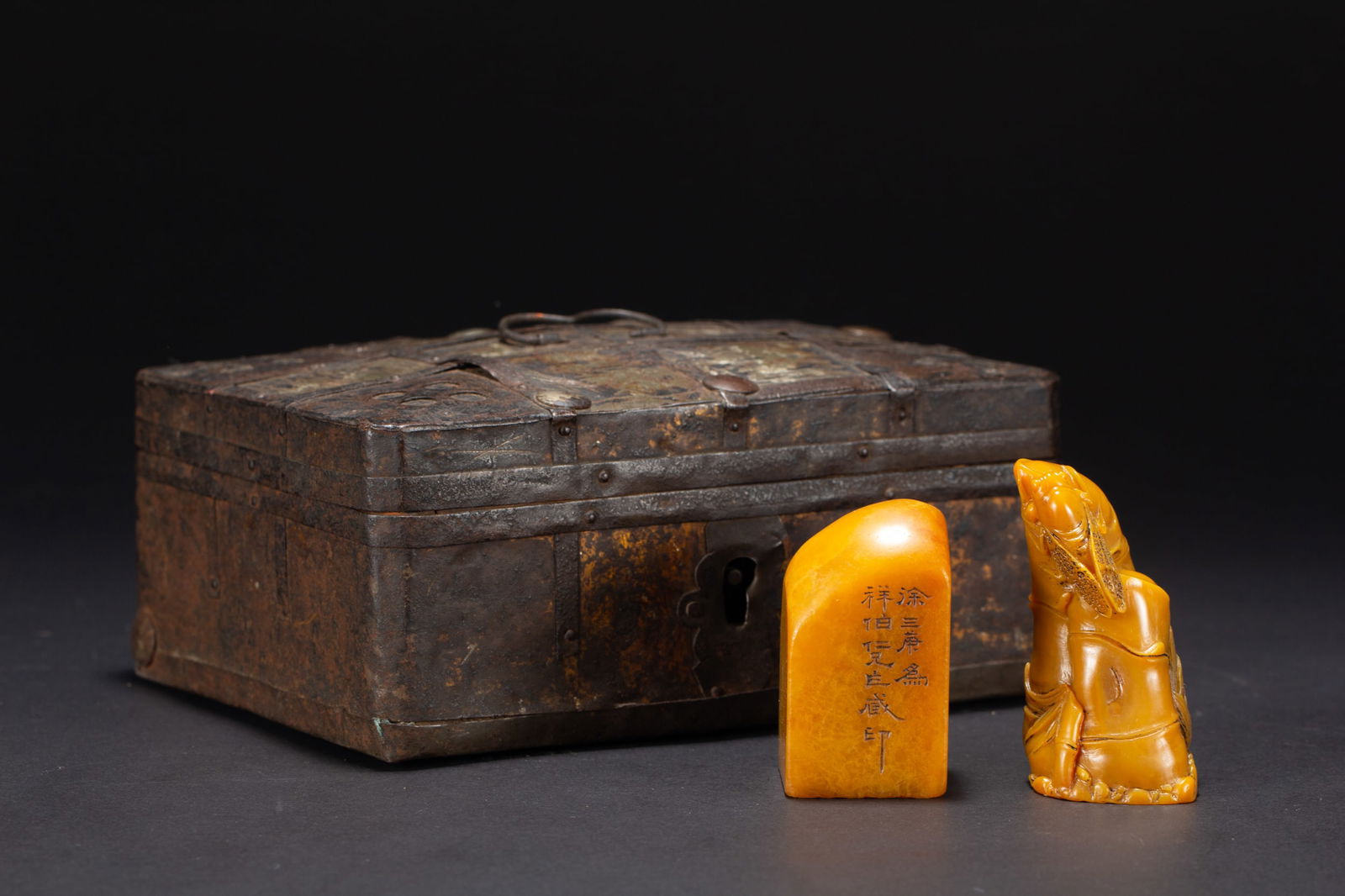 SET OF 2 TIANHUANG STONE CHOP SEALS IN BOX (1 of 7)