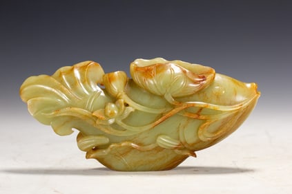 HETIAN JADE CARVED FISH ORNAMENT