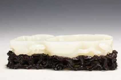 HETIAN JADE CARVED BRUSH WASHER ON STAND