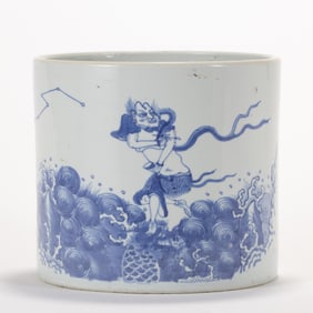A CHINESE MING BLUE & WHITE IMMORTAL BRUSH POT