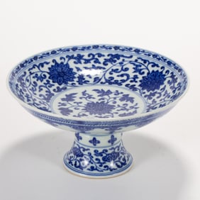 A CHINESE BLUE & WHITE WRAPPED FLORAL HIGH STEM BOWL