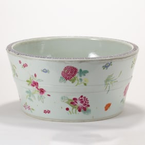 A CHINESE FLORAL MOTIF PORCELAIN PLANT POT