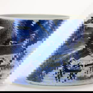 A CHINESE BLUE & WHITE LANDSCAPE MOTIF BRUSH POT: Dimensions: Weight: 2670g, Diameter: 19.5 cm, Height: 17 cm A Chinese blue & white scholars and landscape motif porcelain brush pot. (INSCRIPTIONS ON BASE) PROVENANCE: From the collections of Dan Pete
