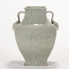 A CHINESE GE WARE AMPHORA PORCELAIN VASE