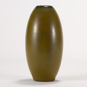 A CHINESE TEA DUST GLAZED VASE