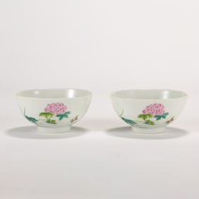 PAIR FAMILLE ROSE FLORAL BOWLS