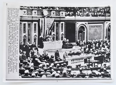 PHOTO OF PRESIDENT WOODROW WILSON EXITS WHITE HOUSE WITH TREATY OF VERSAILLES