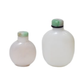 GROUPE OF 2 CHINESE JADE SNUFF BOTTLES