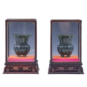 PAIR OF FLORI FORM GREEN JADE PLANT POTS IN GLASS BOX