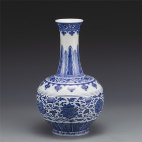 QING GUANGXU BLUE & WHITE WRAPPED FLORAL REWARD VASE