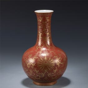 QING JIHONG PAINTED GOLD VASE