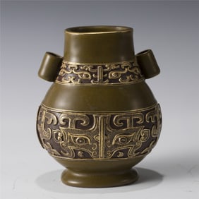 QING TEA POWDER DOUBLE-EAR VASE