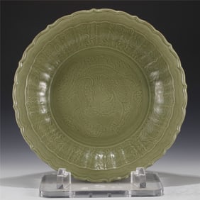 MING LONGQUAN SCALOPED RIM PLATE