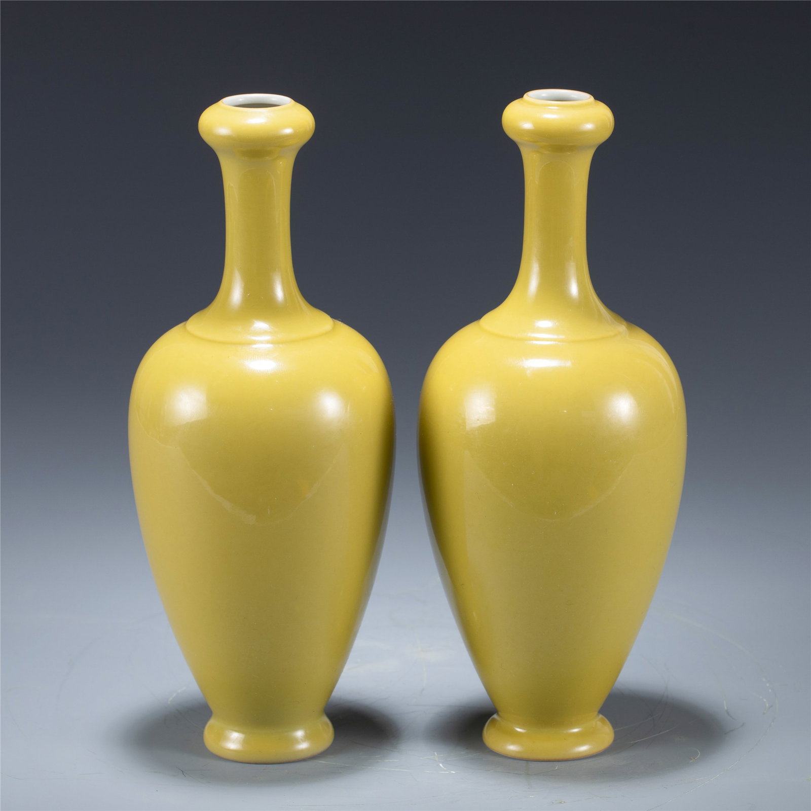 PAIR OF QING YELLOW GLAZED AVALOKITESHVARA VASE (1 of 7)