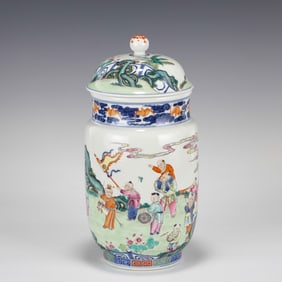 QING FAMILLE ROSE LIDDED VASE