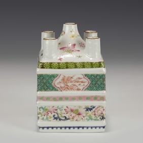 QING FAMILLE ROSE VASE