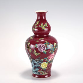QING FAMILLE ROSE VASE
