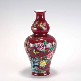 QING FAMILLE ROSE VASE (1 of 10)