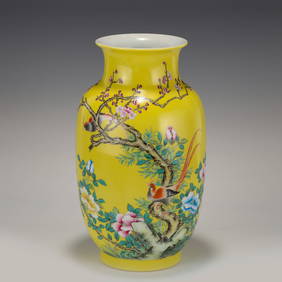 QING FAMILLE ROSE LANTERN BOTTLE (1 of 10)