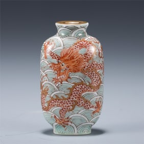 QING FAMILLE ROSE DRAGON SNUFF BOTTLE