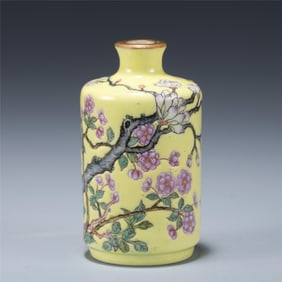 QING FAMILLE ROSE FLOWER SNUFF BOTTLE