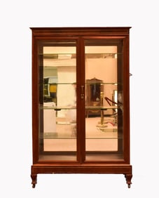 MID 20TH C. MAHOGANY CURIO CABINET