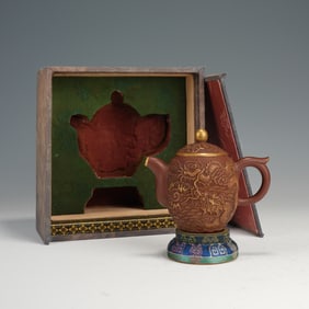 A PURPLE - SAND TEAPOT WITH DRAGON PATTERNS AND GOLD - TRACING