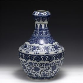 QING YONGZHENG BLUE & WHITE GARLIC VASE