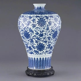 QIANLONG BLUE & WHITE WRAPPED FLORAL MEIPING JAR ON STAND