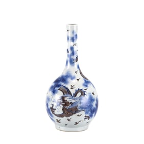 QING KANGXI BLUE & WHITE RED GLAZE LONG-NECKED VASE