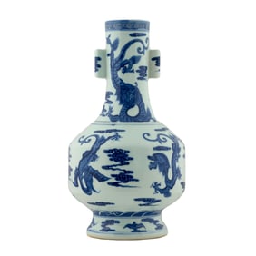 BLUE & WHITE DRAGON CHINESE ARROW VASE