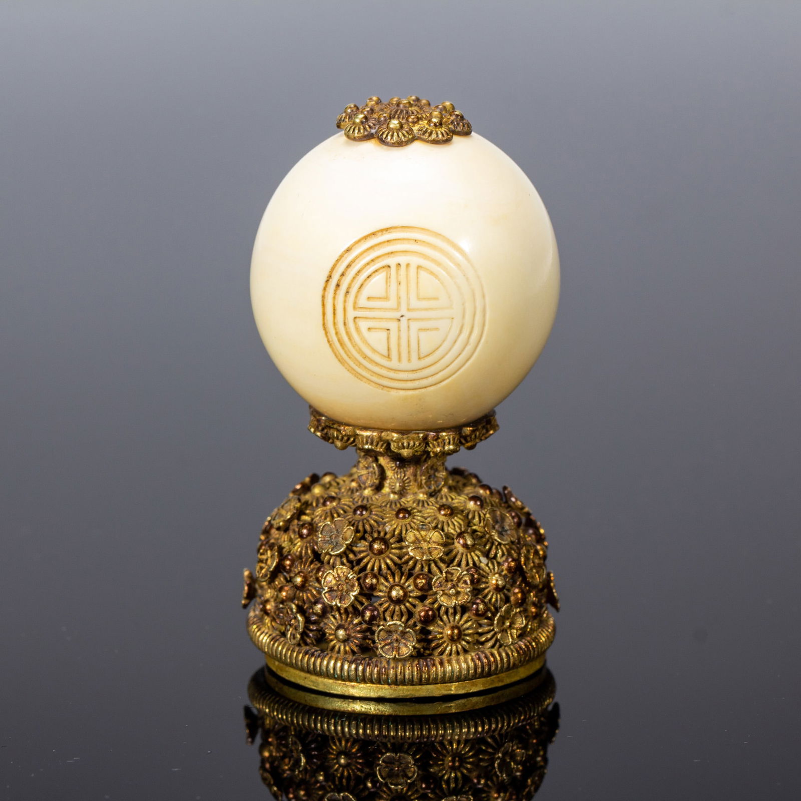 AN EXQUISITE HAT ORNAMENT (1 of 8)