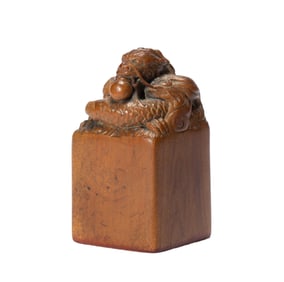 A SEAL WITH A DRAGON - SHAPED KNOB