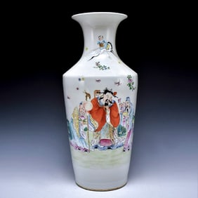 CHINESE FAMILLE ROSE PORCELAIN VASE