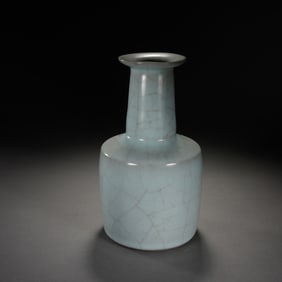CHINESE PORCELAIN VASE