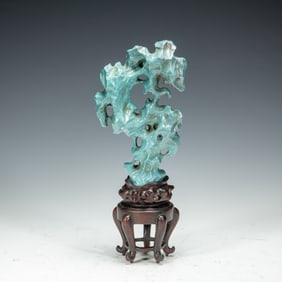 A PORCELAIN TABLETOP ORNAMENT