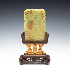 A JADE CARVING ORNAMENT WITH DRAGON PATTERN