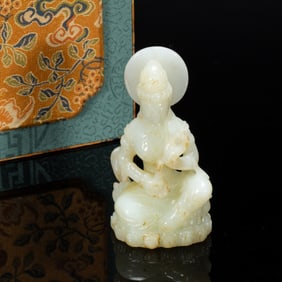 A JADE BUDDHA STATUE