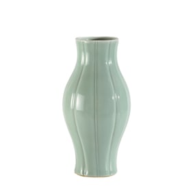 QING QIANLONG DOUQING GLAZED MELON RIBBED VASE