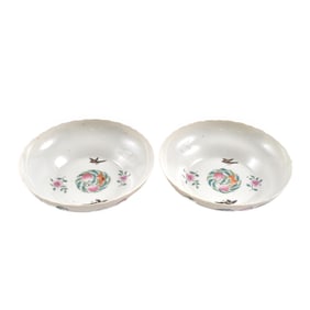 A PAIR CHINESE FAMILLE ROSE BIRD & FRUITS BOWLS