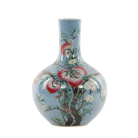 CHINESE FAMILLE ROSE PEACH ABUNDANT MOTIF REWARD VASE