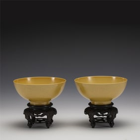PAIR OF QING GUANGXU YELLOW GLAZED BOWLS