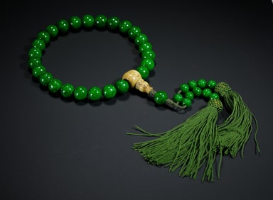 GREEN PRAYER BEADS WITH CENTRAL ORNAMENT AND TASSELS