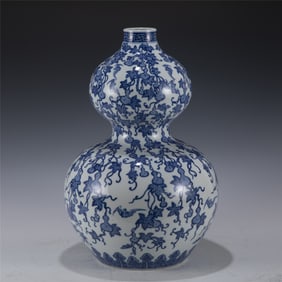 QING QIANLONG BLUE AND WHITE GOURD VASE