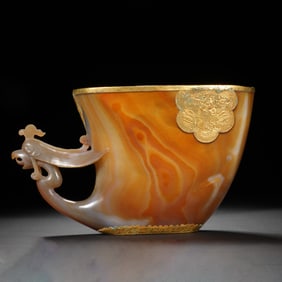 AGATE CUP WITH GILT DECORATIONS AND PHOENIX - SHAPED HANDLE