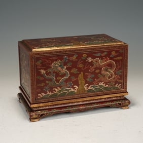 CHINESE LACQUERWARE BOX WITH DRAGON PATTERNS