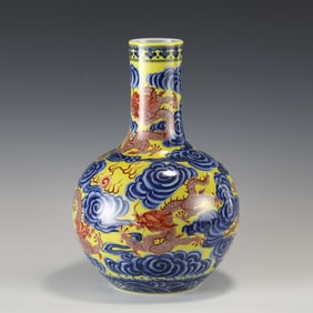 QING DYNASTY QIANLONG YELLOW GROUND BLUE AND WHITE ALUM RED DRAGON CELESTIAL SPHERE VASE