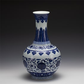 QING GUANGXU BLUE & WHITE REWARD VASE